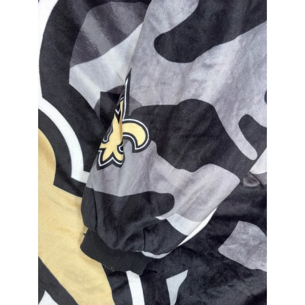 NFL New Orleans Saints Oversized Hooded Blanket Sweatshirt Grey Camo Sherpa